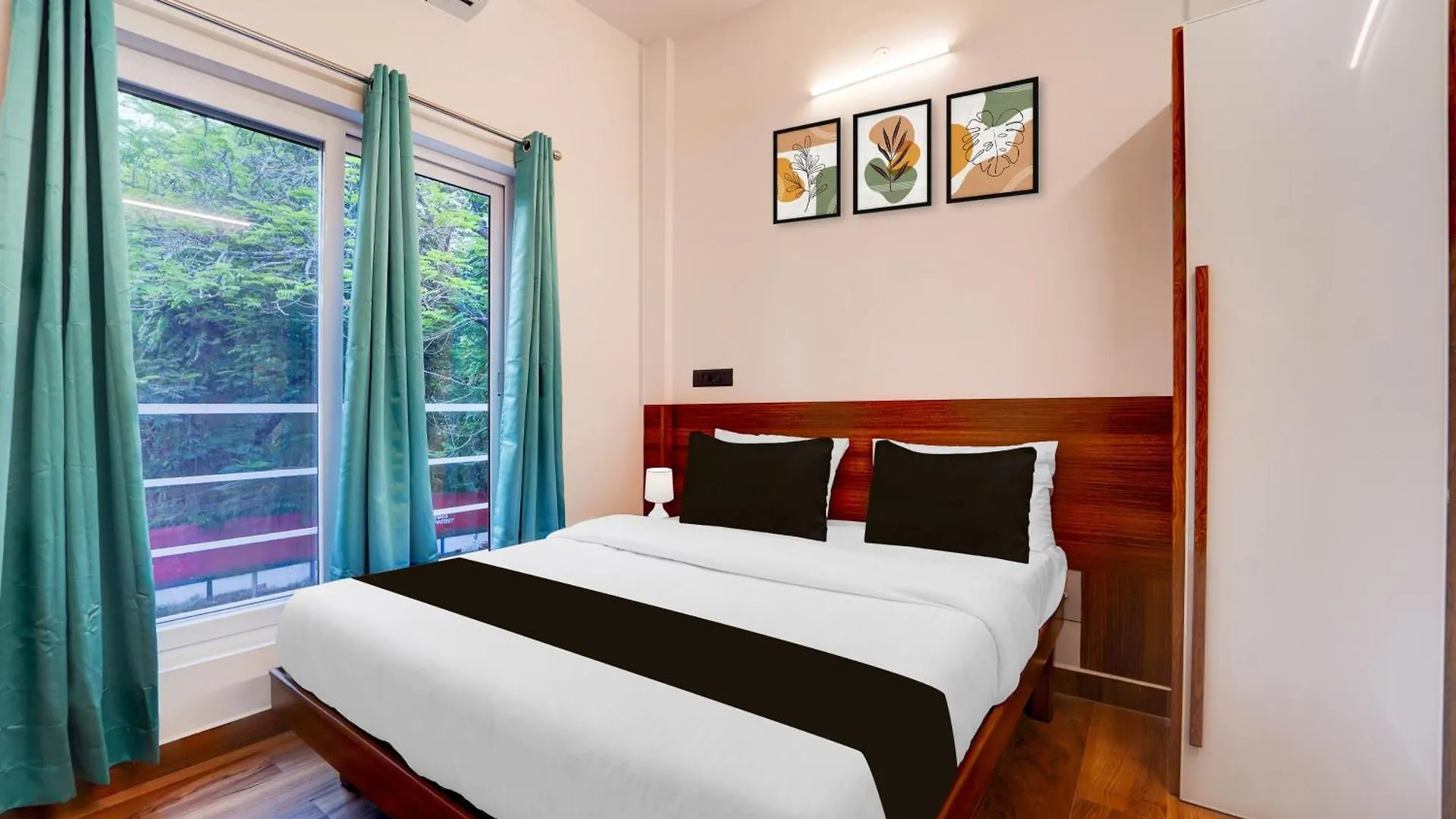 Super Hotel O Gandhi Nagar Near South Railway Backgate Kochi