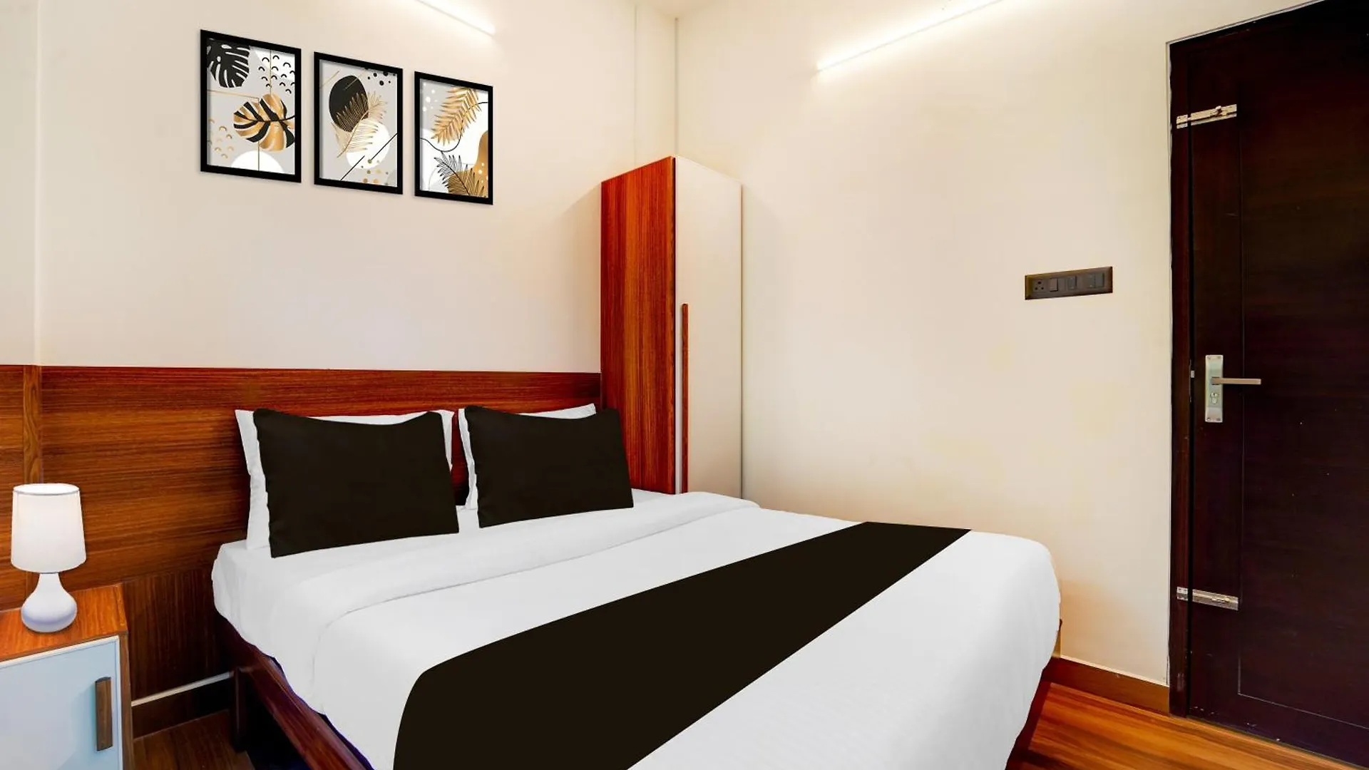 Super Hotel O Gandhi Nagar Near South Railway Backgate Kochi